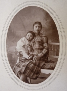 Marie Rioux née Rey et sa fille Marthe (Collection Gabrielle Ducol)