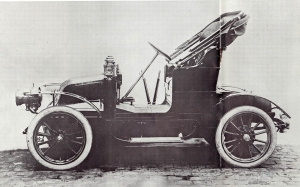 Modèle de voiture que possédait la famille RIBES en 1914 (immatriculation 152 - A-4) Renault AX . Elles sont fabriquées de 1908 à 1914 (Site : www.Stubs-auto2.fr)