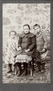 Les enfants d'Henri Seive - De gauche à droite : Céline, Louise, Jules (Collection famille Seive-Gonnet)