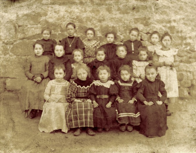 Ecole privée de filles de Quintenas • Année 1899 • Collection Sylvette David