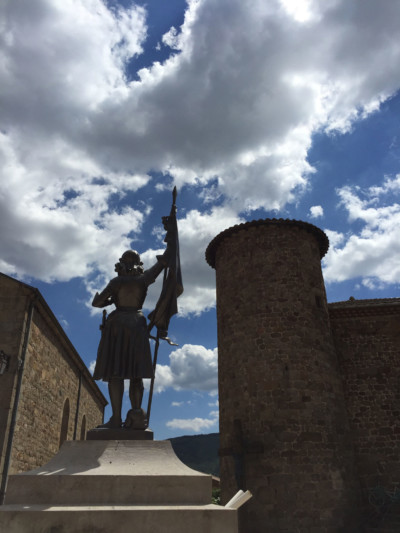 Statue de Jeanne d'Arc (Roberton) à Arlebosc • Photographie Bernard David